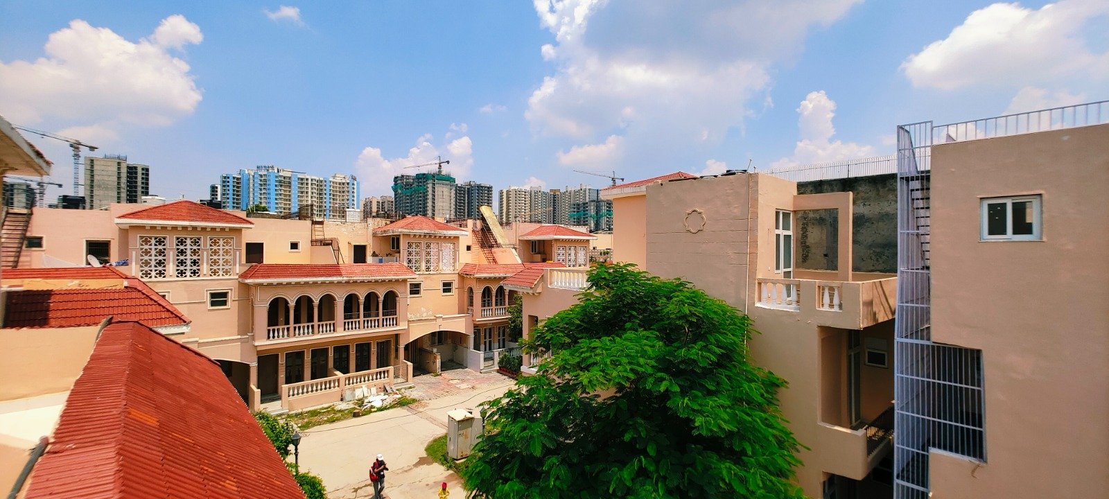 Amrapali Leisure Valley Villas 